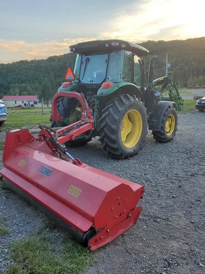 déneigement excavation transport bois chauffage Matane St-René débroussages travaux terrassement sable terre gravier pierre net pelle mécanique location chemin forestier tracteur