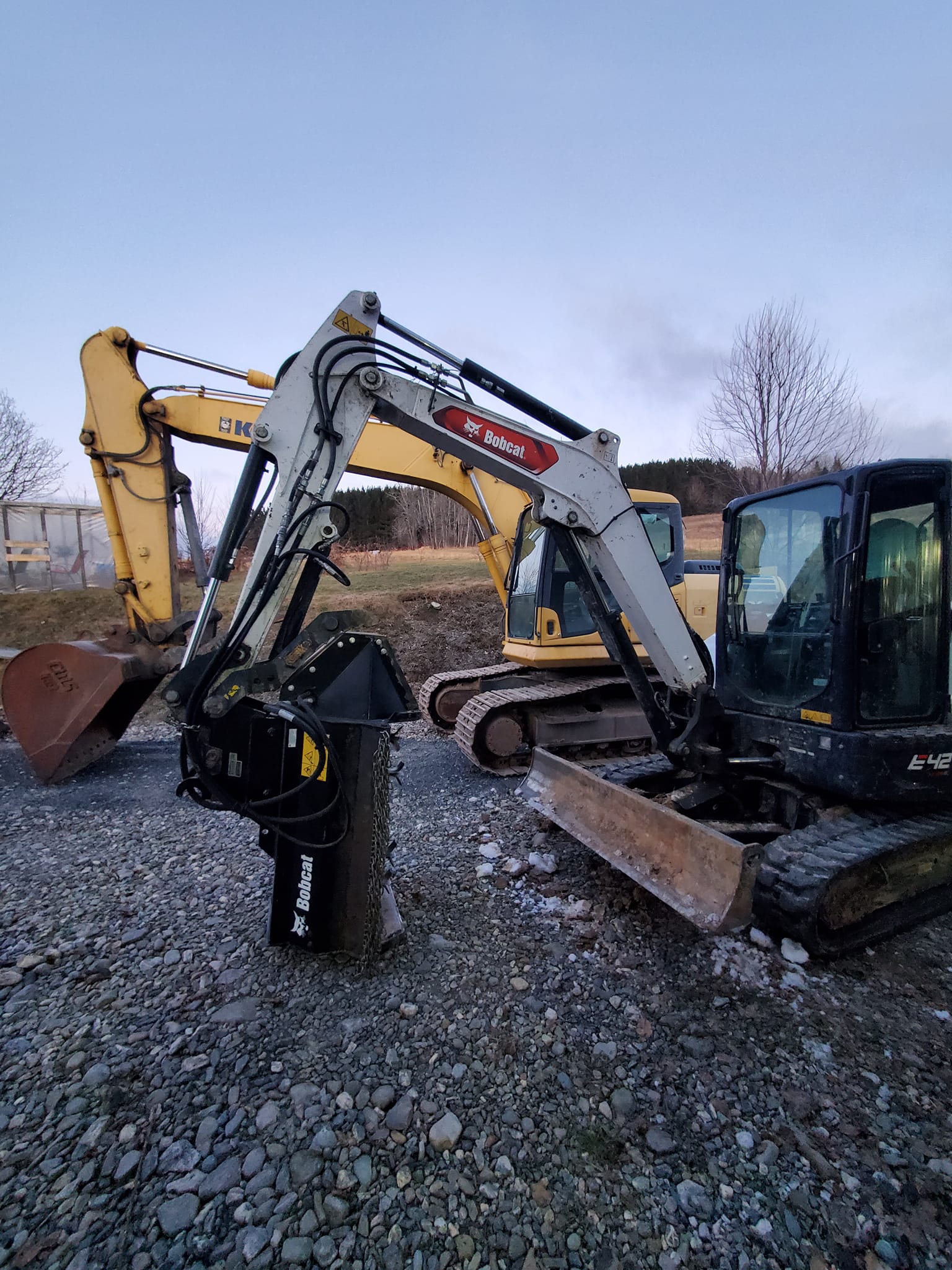 déneigement excavation transport bois chauffage Matane St-René débroussages travaux terrassement sable terre gravier pierre net pelle mécanique location chemin forestier tracteur
