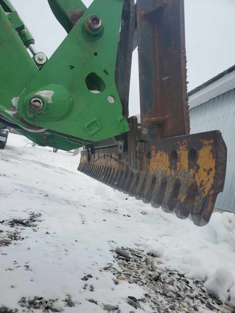 déneigement excavation transport bois chauffage Matane St-René débroussages travaux terrassement sable terre gravier pierre net pelle mécanique location chemin forestier