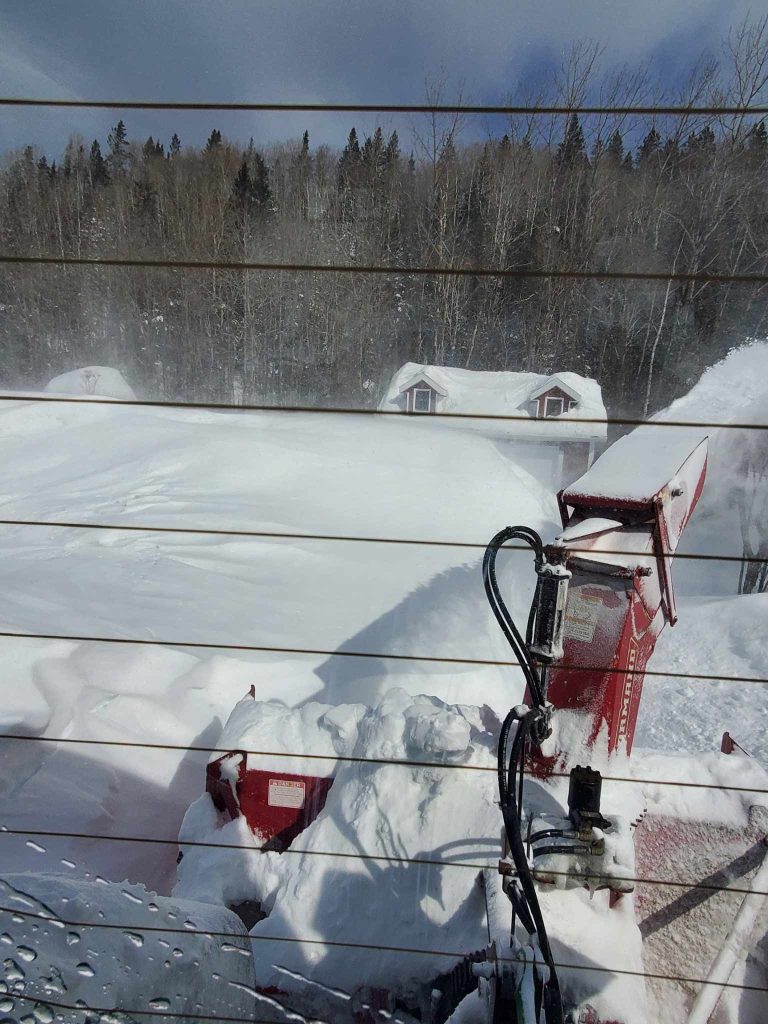 déneigement excavation transport bois chauffage Matane St-René débroussages travaux terrassement sable terre gravier pierre net pelle mécanique location chemin forestier